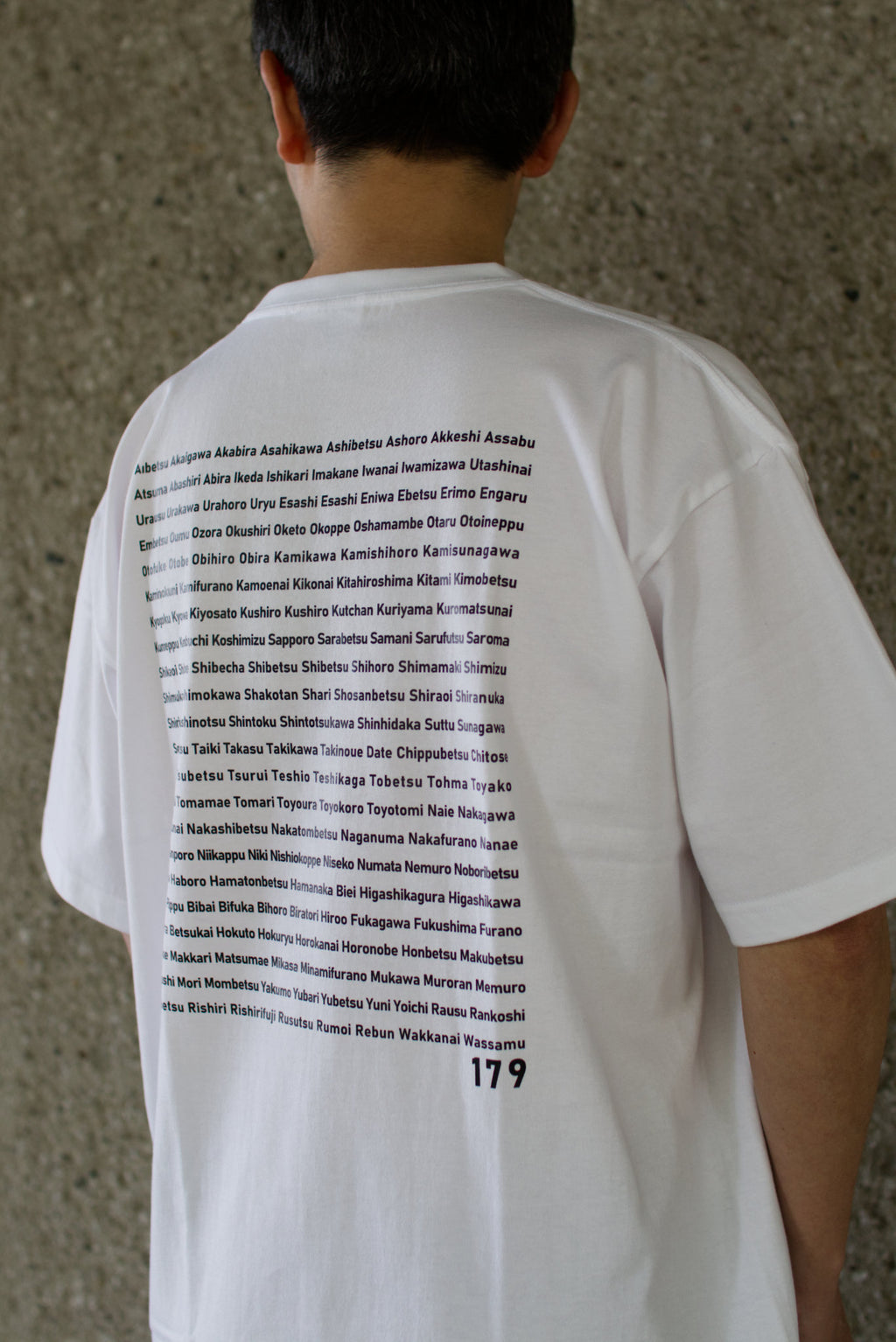 北海道の全179市町村が刻まれたTシャツ。ホッカイドウグラフィのベストセラーアイテム。