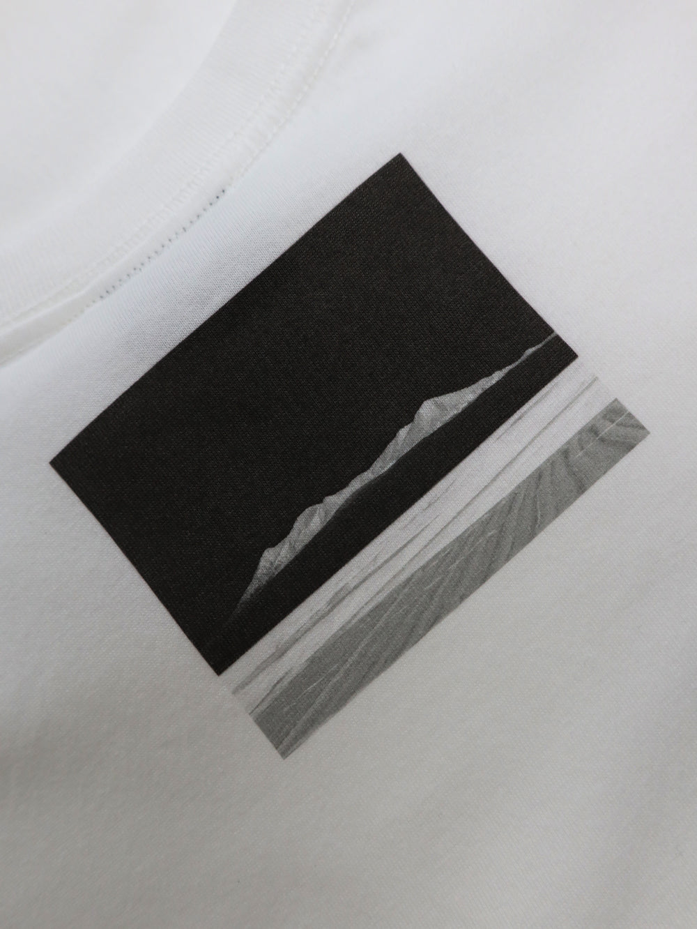 small-window-tee
