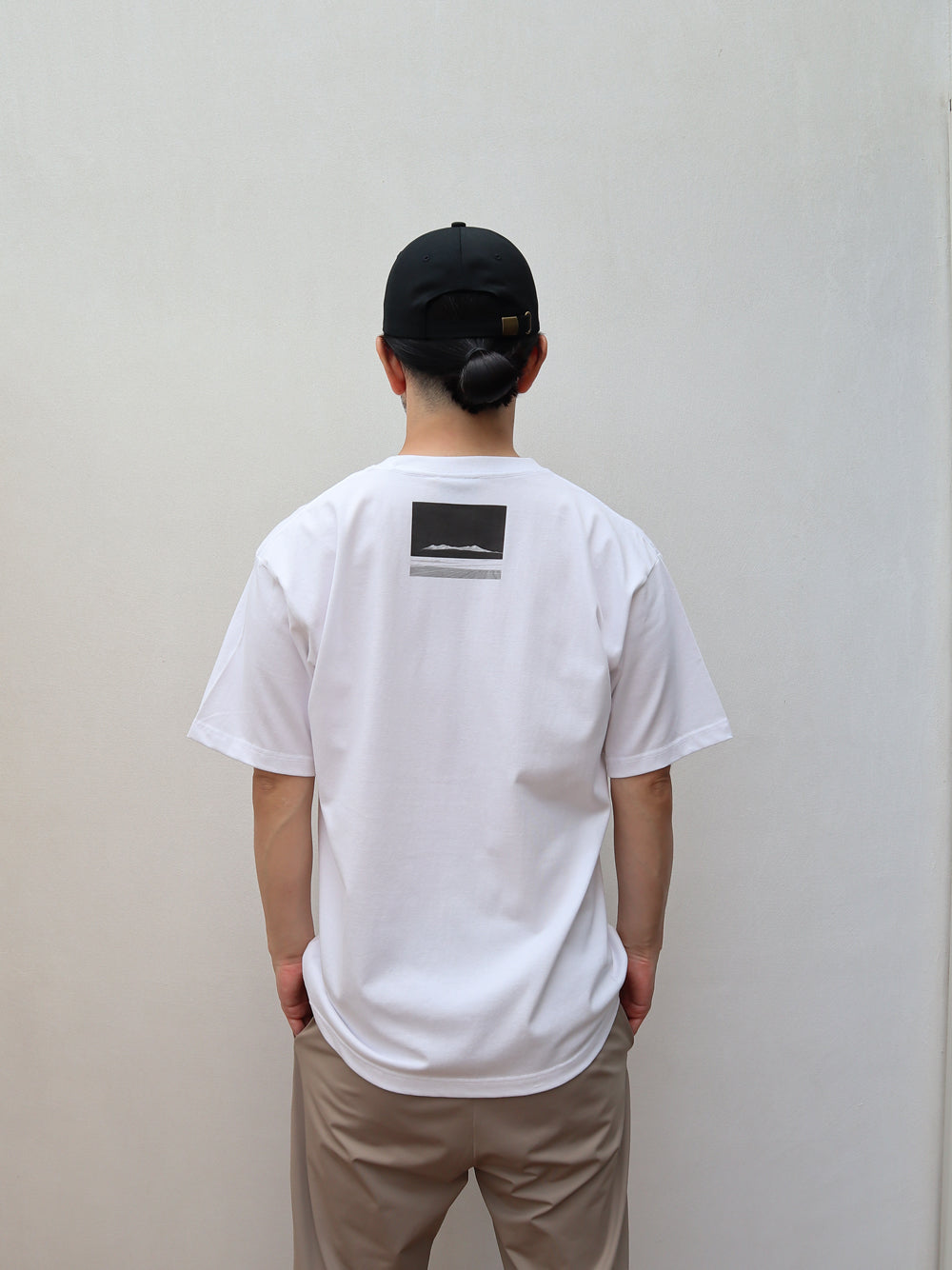 small-window-tee