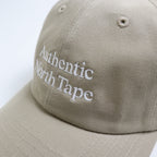 Authentic North Tapeの高密度な刺繍ロゴのアップ。糸の質感と立体感にこだわり、細部まで丁寧に仕上げたHOKKAIDOGRAPHYのクラフトマンシップ。