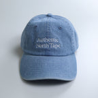 Authentic North Tapeの高密度な刺繍ロゴのアップ。糸の質感と立体感にこだわり、細部まで丁寧に仕上げたHOKKAIDOGRAPHYのクラフトマンシップ。
