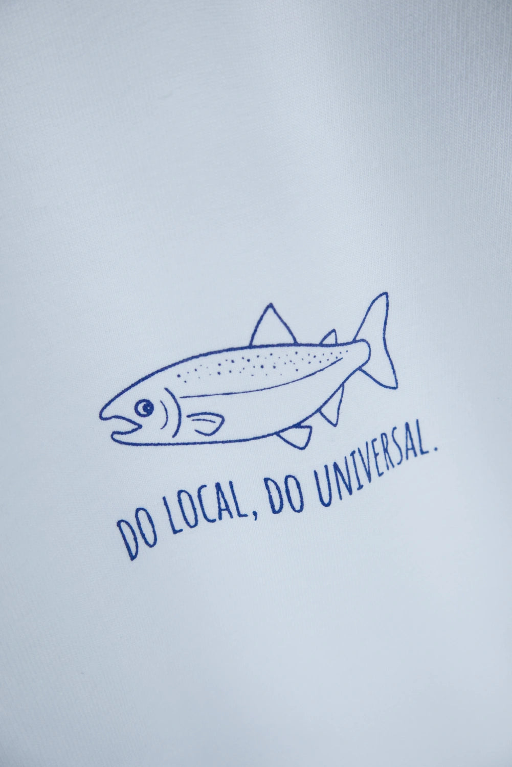 "DO LOCAL DO UNIVERSAL" TEE