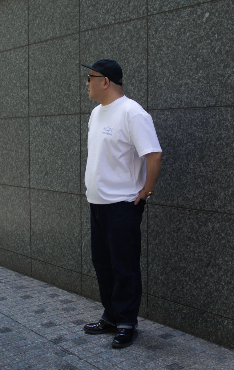 "DO LOCAL DO UNIVERSAL" TEE