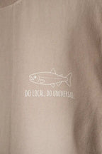 "DO LOCAL DO UNIVERSAL" TEE