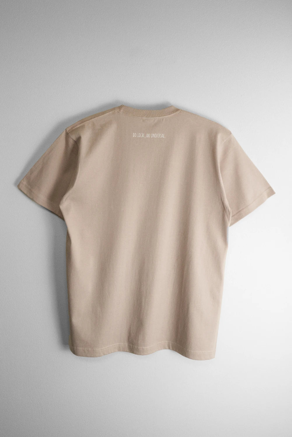 "DO LOCAL DO UNIVERSAL" TEE