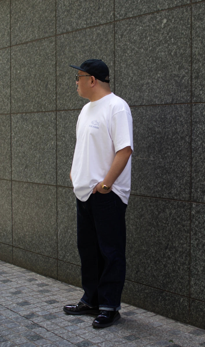"DO LOCAL DO UNIVERSAL" TEE