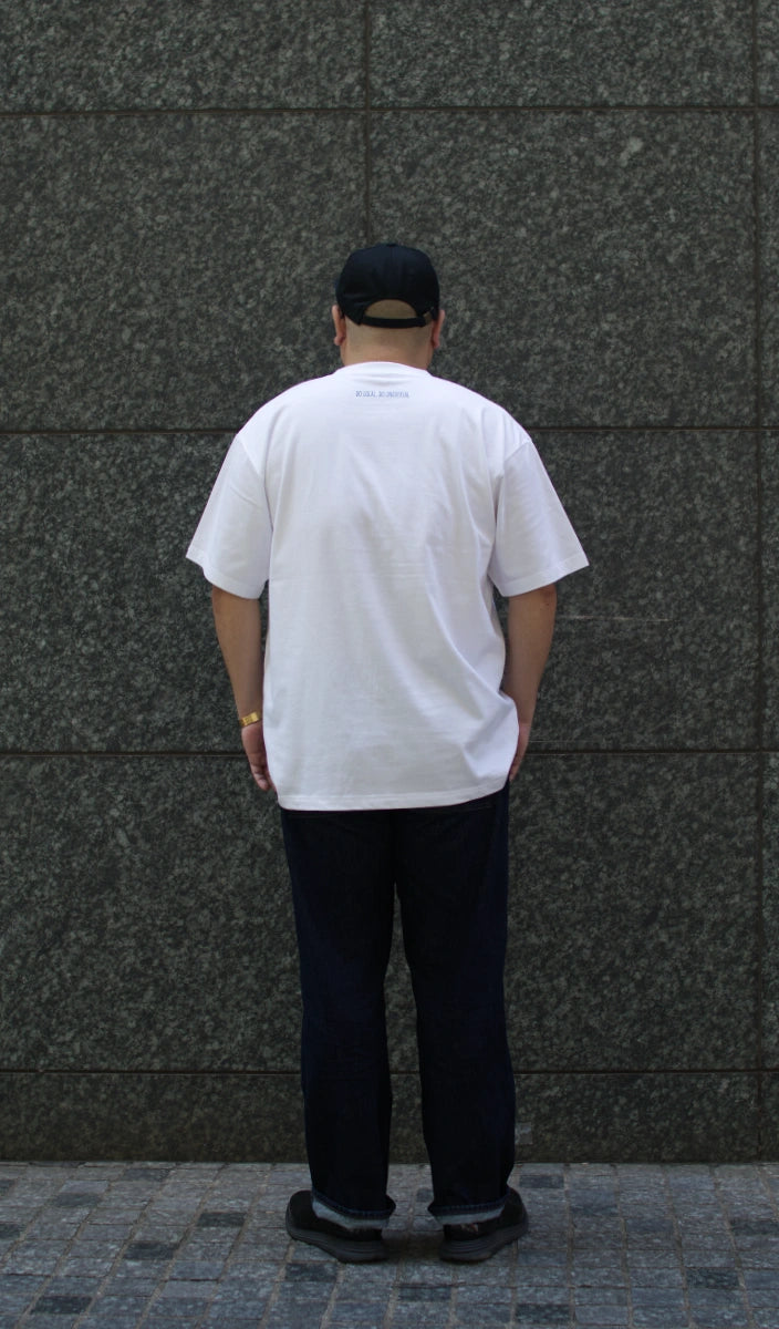 "DO LOCAL DO UNIVERSAL" TEE