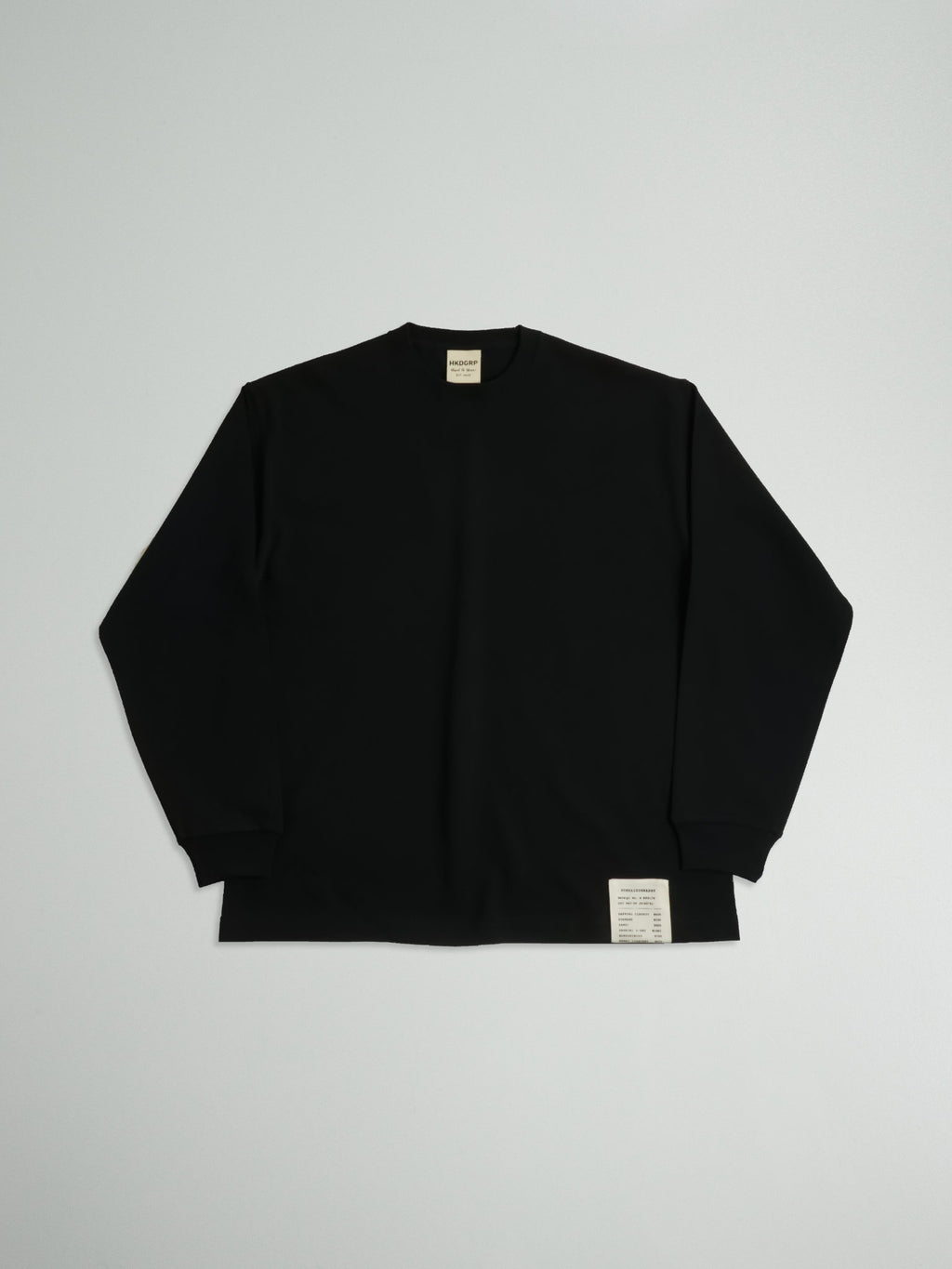 9.1oz極厚LONG SLEEVE TEE（ブラック）の前面全体。左裾にレシート型の特製タグを配置。