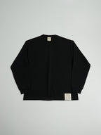 9.1oz極厚LONG SLEEVE TEE（ブラック）の前面全体。左裾にレシート型の特製タグを配置。