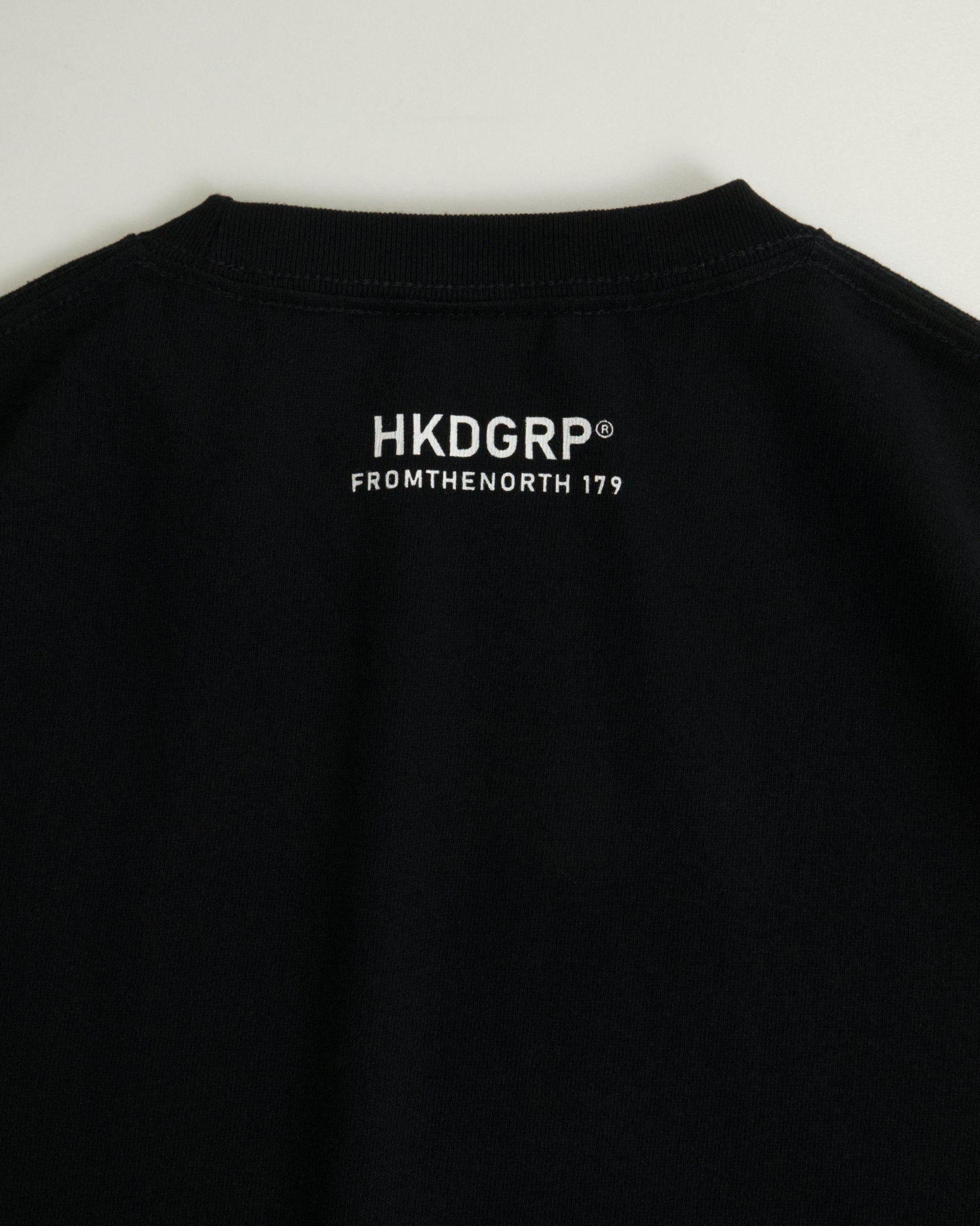 HKD Receipt Tシャツ ブラック フロント 平置き 首元アップ