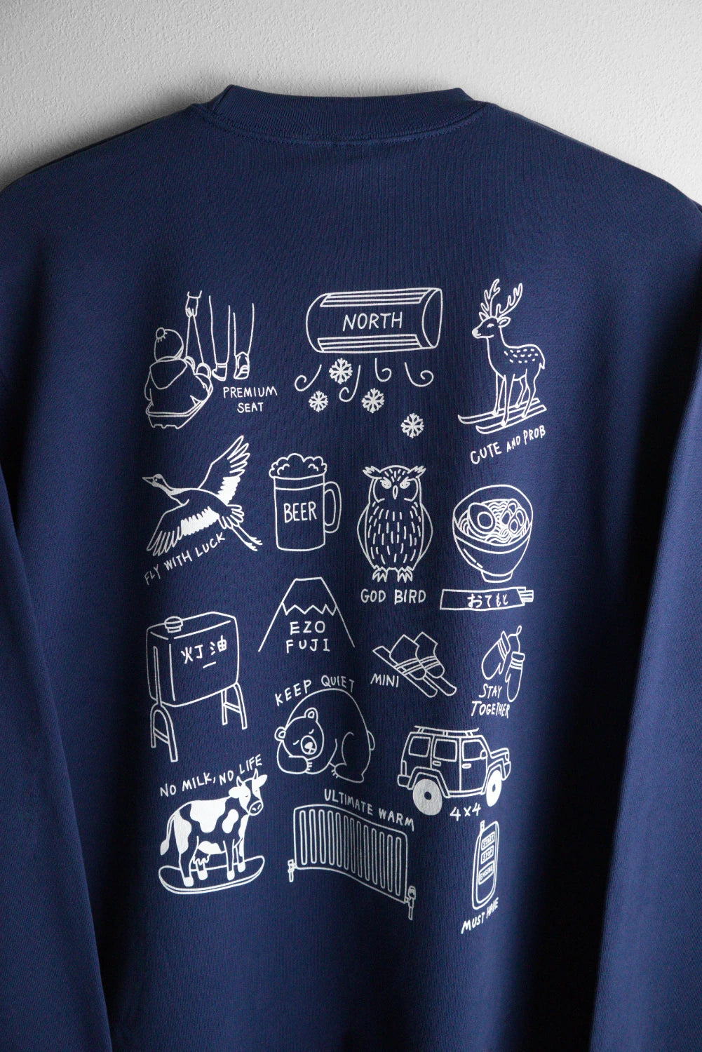 "WINTER CLUB" CREW SWEAT