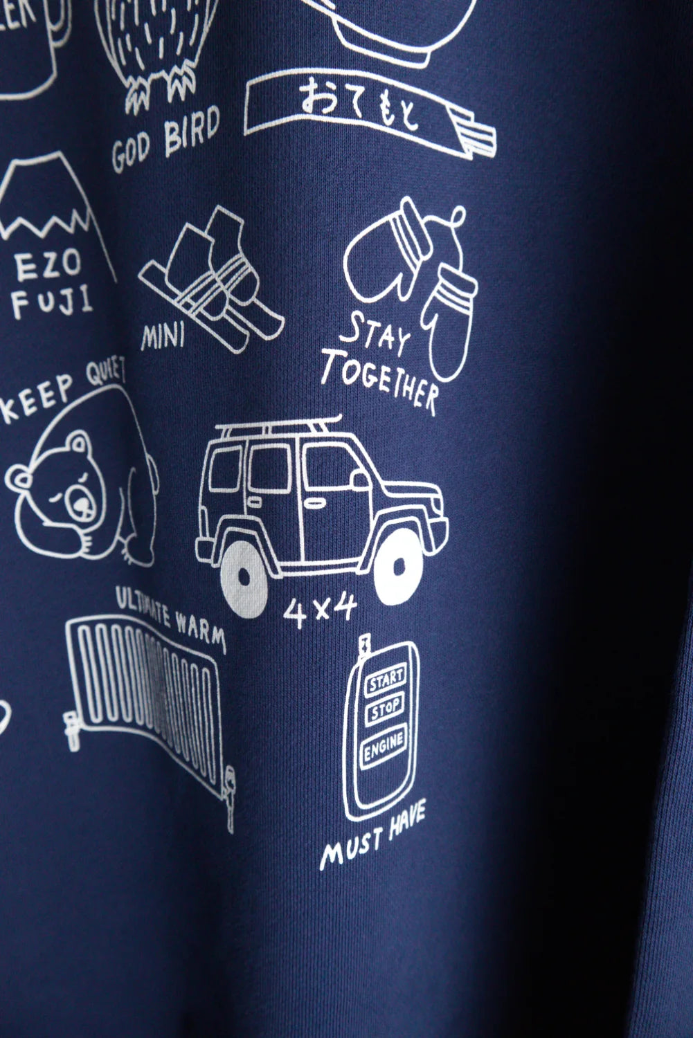 "WINTER CLUB" CREW SWEAT