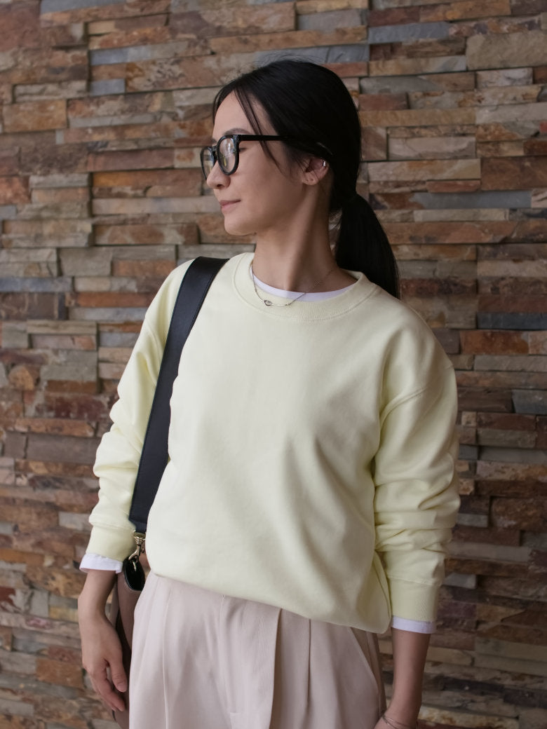 179 HOKKAIDO Sweat Crew 4月限定カラー モデル着用