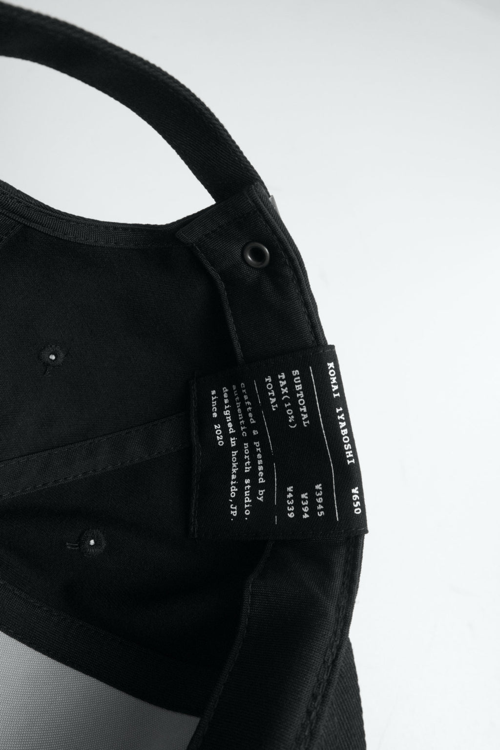 HOKKAIDOGRAPHY RETRO キャップ ブラック HKDレシートタグ 装着 バックビュー」