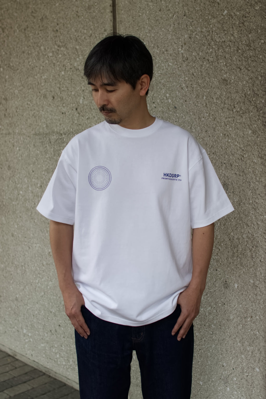 ICE LIGHT Tシャツ ホワイト 男性モデル 着用 正面