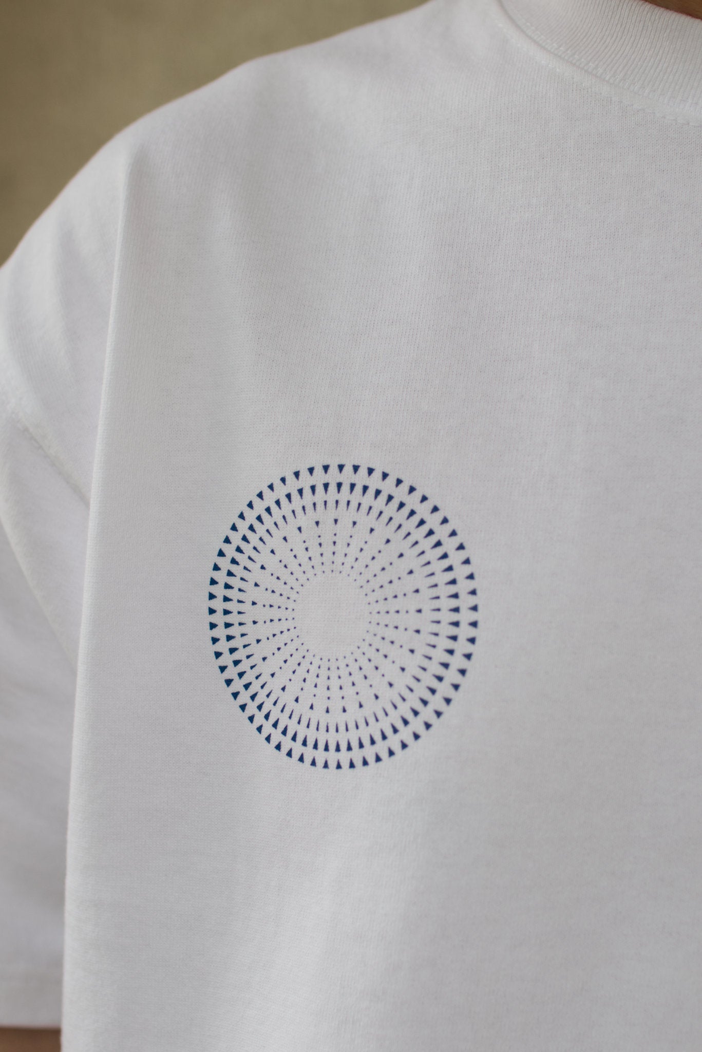 ICE LIGHT Tシャツ 右胸 Ice Lightロゴ 刺繍 クローズアップ ホワイト